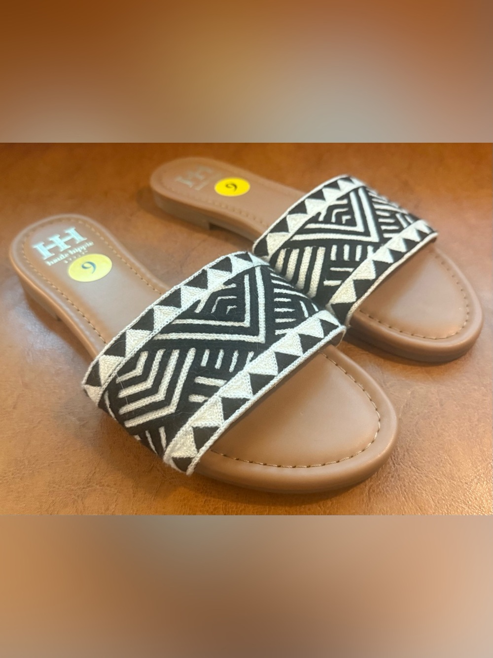 Haute Hippie Slide Sandals Sz 9 Black Aztec Embroidered Boho EUC - Picture 3 of 7